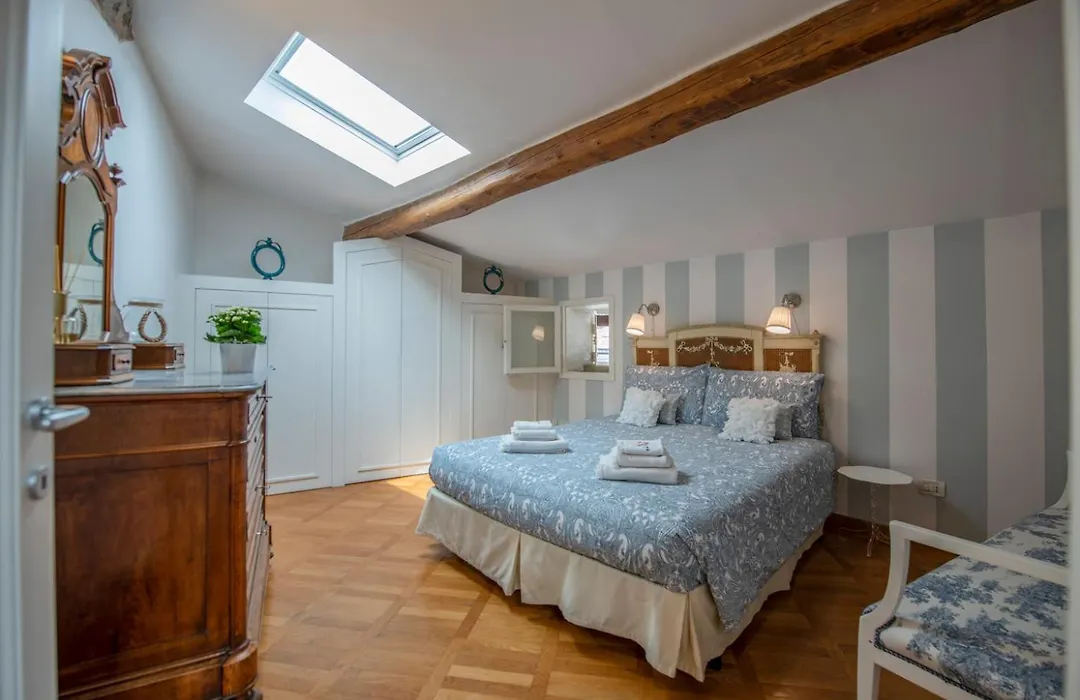 Romantic And Charming Apartments-1